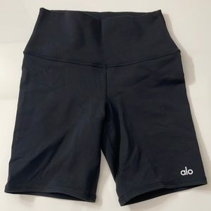 ALO YOGA XS Black Biker Shorts